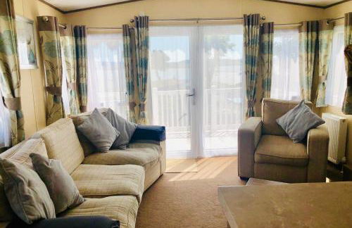 Family Seaside Retreat Private Stay at 5-Star Rockley Holiday Park Poole - Photo 15