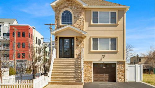 The Seabreeze Haven- Luxury 3BR Coastal Retreat - Near Beach & Free Parking - Foto 2