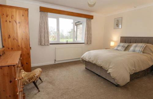 Hawksbridge Bungalow - Photo 17