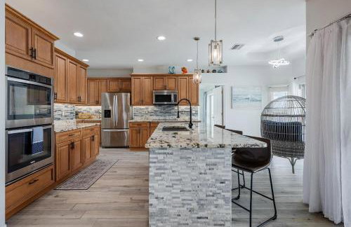 Heaven Found! Stunning River Views & Pool - Villa Island Sunset - Roelens Vacations - Foto 32