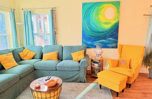 Walk Downtown, Private Parking, Short Drive to Beach & NAS - Foto 5