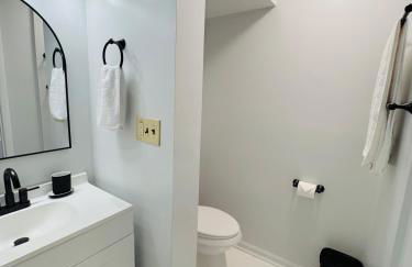 Charming 4BR 4BA Townhouse In Annandale, VA - Foto 32