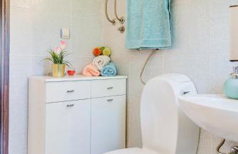 JOVI-relaxing, fenced, private, heated pool & view - Photo 20