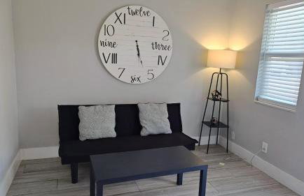 Rustic Retreats Spacious 1BR For 4 guests In The Heart of Fort Lauderdale - Foto 14