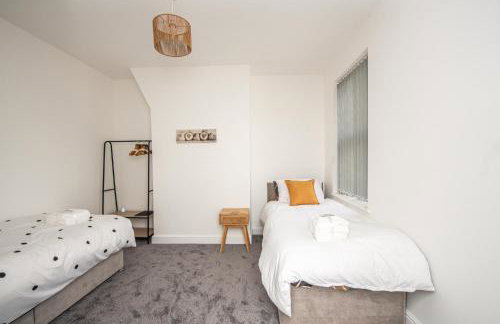 Modern 4 Bedroom House Sleeps 10 Free Parking Liverpool - Foto 52