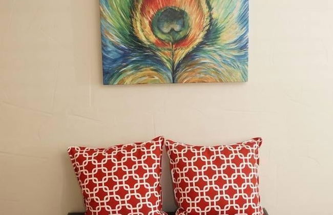 The Cozy Corner A Capitol Hill Escape - Photo 9