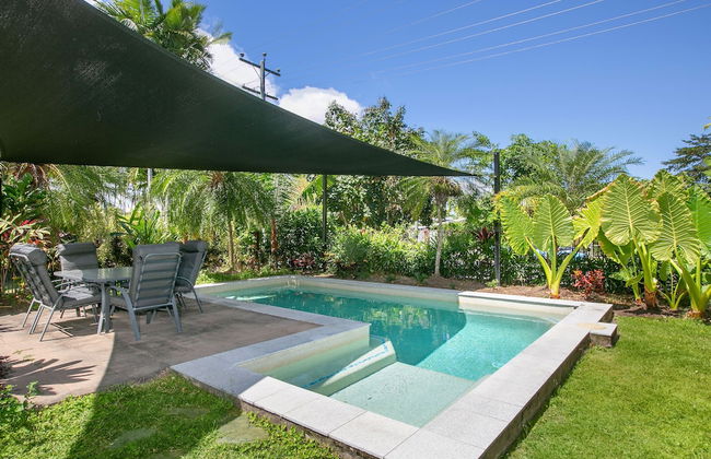 Tropical 3 Bedroom House, Pool plus 4th Bedroom Bungalow - Photo 12