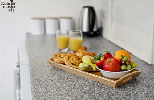 2 Bedroom Bungalow with Parking that Sleeps 6 - Photo 9