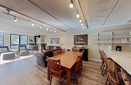 Spacious 3 Bed 3 Bath Condo with Pool - Foto 1