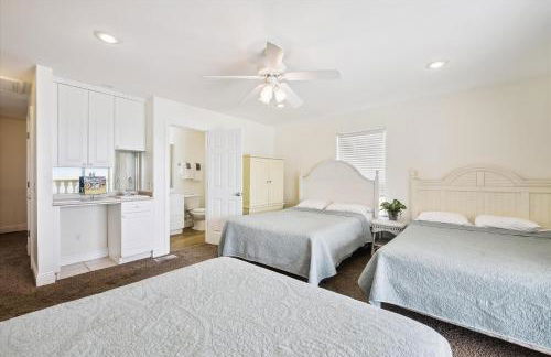 Just Beachy - 5 Bedroom Beach Front Home! Sleeps 20 Home by RedAwning - Foto 73