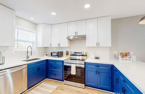 Out of the Blue - Photo 8