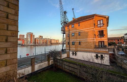 Modern 2 Bed Sleeps 6 near O2 ExCeL Enjoy river views and easy access to the IFS Cloud Cable Car Features 2 bedrooms plus a sofa bed for 6 guests - Foto 31