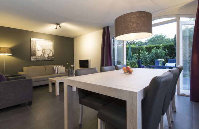 High-end Villa Nestled in Greenery - Photo 22