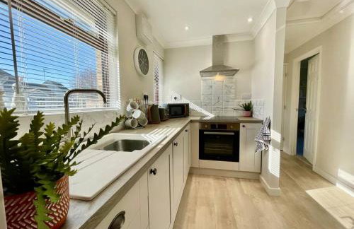 Charming 2 Bedroom Bungalow with open plan living - Foto 1