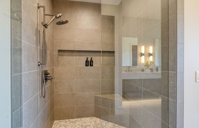 Reflection by Avantstay Sleeps 18 Lake Views Hot Tub Game Room - Foto 30