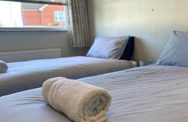 2 BDR Ground Floor Flat By Guest Nest Management - East Preston - 2 Min Walk To Beach - Foto 9