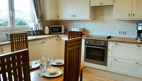 Cressfield Villa - Photo 2