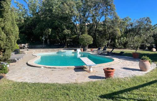 Small Provencal Castle with Swimming Pool, Tennis, Gym & Calm - Foto 33