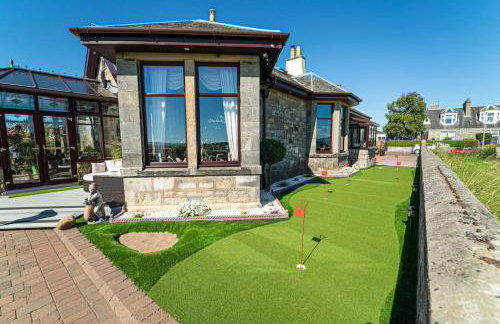 Stunning Central Villa by Golf Course & Beach - Foto 13