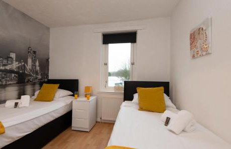 PREMIER - Chapel House with Driveway! - Foto 11