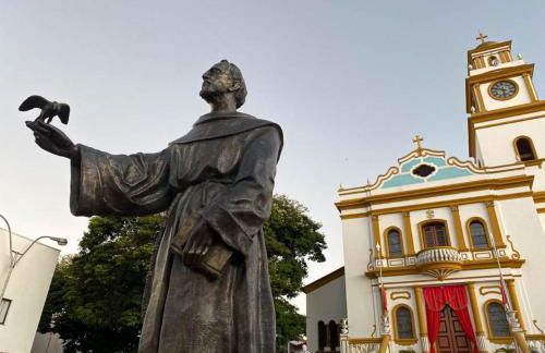 Privacidade para sua família e grupos em um só lugar-2 quartos- melhor custo-benefício, garagem, sala com cozinha integrada, aconchegante, ambiente moderno e funcional, wi-fi veloz gratuito, próximo ao Parque das Águas-Calçadão e tudo que a cidade oferece - Foto 20