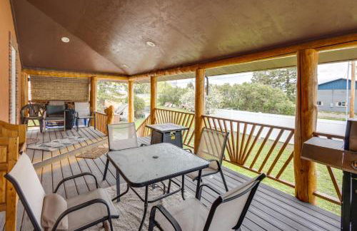 Deck with Hot Tub Ashton Cozy Cub Cabin - Foto 32