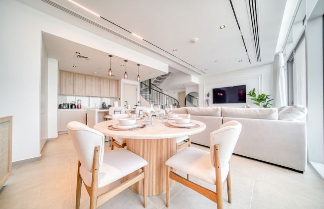 Luxe and Modern Duplex in Difc - Photo 56