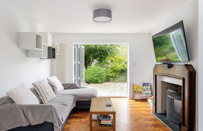 Stunning 5 Bed in the Centre of Bourton - Photo 15