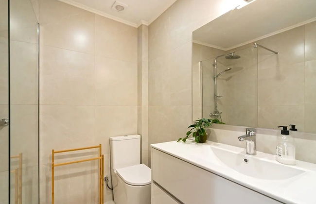 Coastal Comfort: Apartment Retreat By The Sea - Photo 10