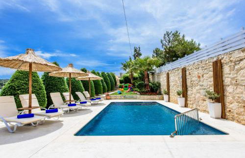 Elmyra Villa, Heated Pool & Walking to beach, By ThinkVilla - Foto 4