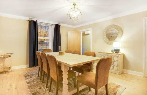 NEW! Luxurious Cottage in Durham by Stay With Us, Ideal for Large Groups & Families, Hot Tub, Sleeps 10! - Foto 8
