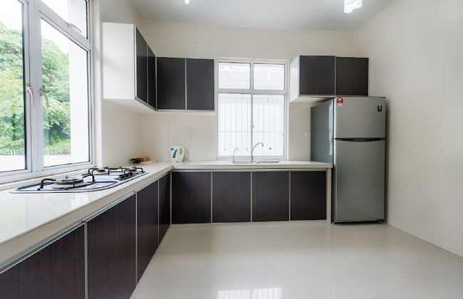 New Corner Shamrock Beach Villas Seaview - Photo 47