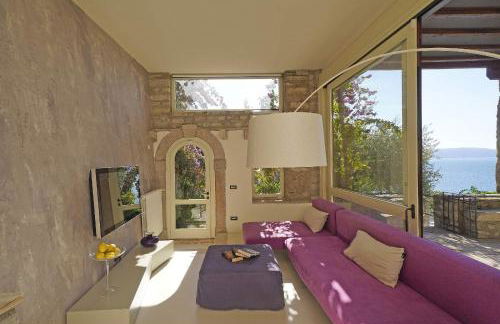 Villa Rachele: stunning luxury villa in centre Gargnano with private pool and breathtaking views - Foto 38