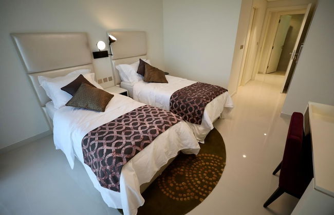 Waterfront 2 Bed Apartment Sleeps 4 With Parking - Photo 3