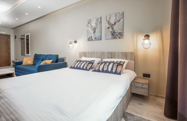 Sky Cabin Apartments - Photo 4