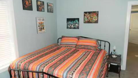 Short Walk to Campus - Photo 4