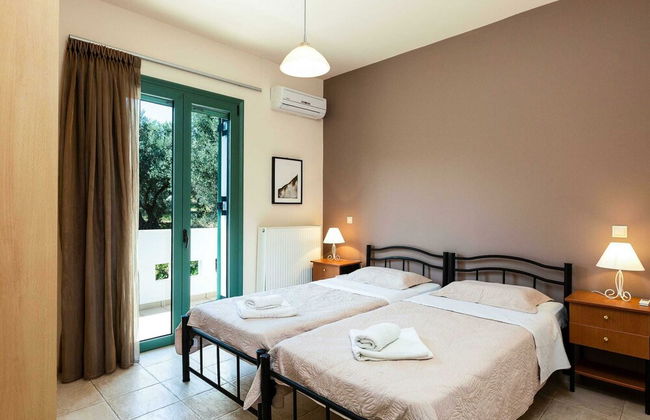 Secluded Villa w Private Pool, Children Play Area, Pool Table, BBQ & Sea Views - Foto 9