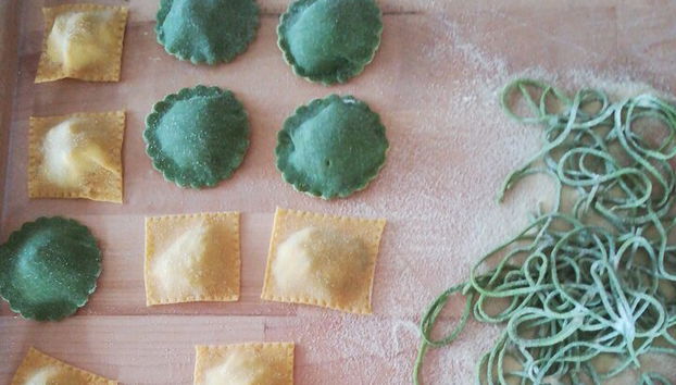 Taller de pasta colorida en Bolonia con comida - Foto 3