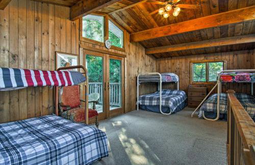 Lakefront Montague Cottage with Deck and Beach! - Foto 15