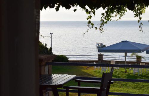 Alexandros Beachfront Apartments near Petalidi with Private Sunbeds & Sea View - Foto 19