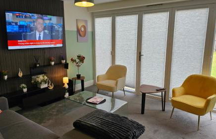 Modern Home with Garden, Corby - Foto 6