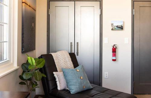 Top of The Peak: Downtown Gem! Steps to Beach - Foto 27