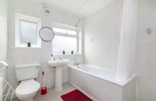 Spacious 4-Bedroom Family Home near Wembley - Foto 12