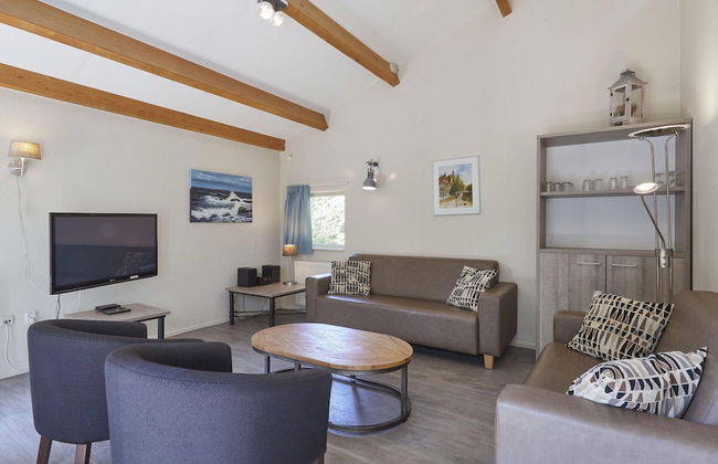 Villa in Kijkduin Near North Sea Beach - Photo 8