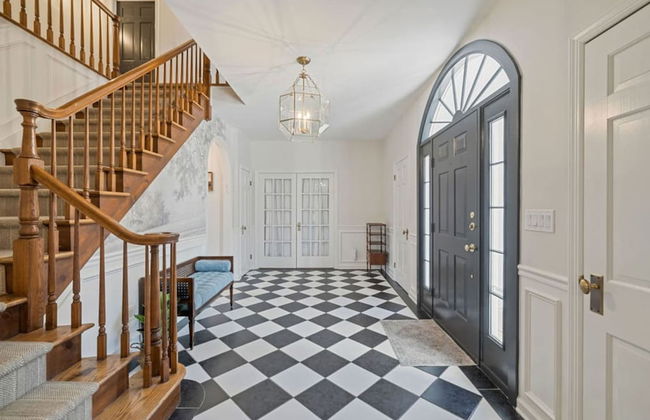 Elegant Spring Stay on Peaceful Retreat - Photo 25