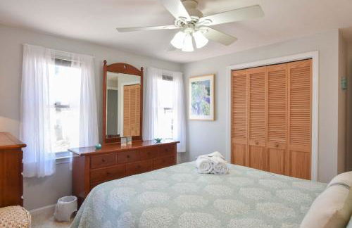 5 Min to Beach Yard w Fire Pit - Foto 16