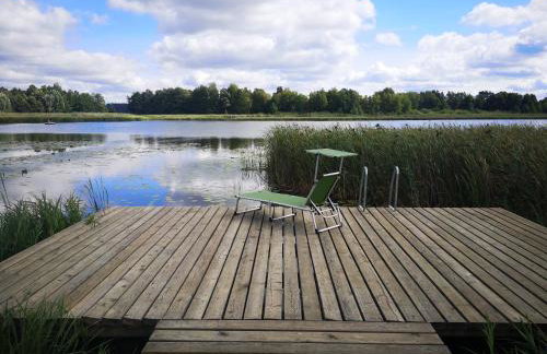 Dom nad jeziorem z prywatnym pomostem i linią brzegową - Foto 23