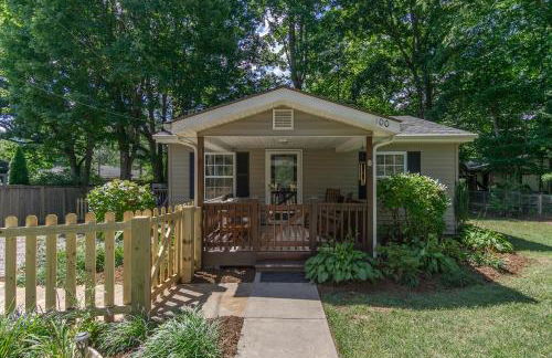 Charming Pet-Friendly Cottage Walkable to Town! - Foto 6