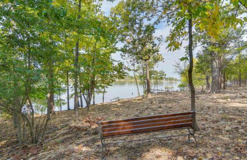 Relax Fireside! Hot Tub Haven on Table Rock Lake - Foto 27