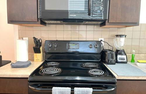 NEW! 5 min from Mall, Airport, and Dinning! - Foto 11